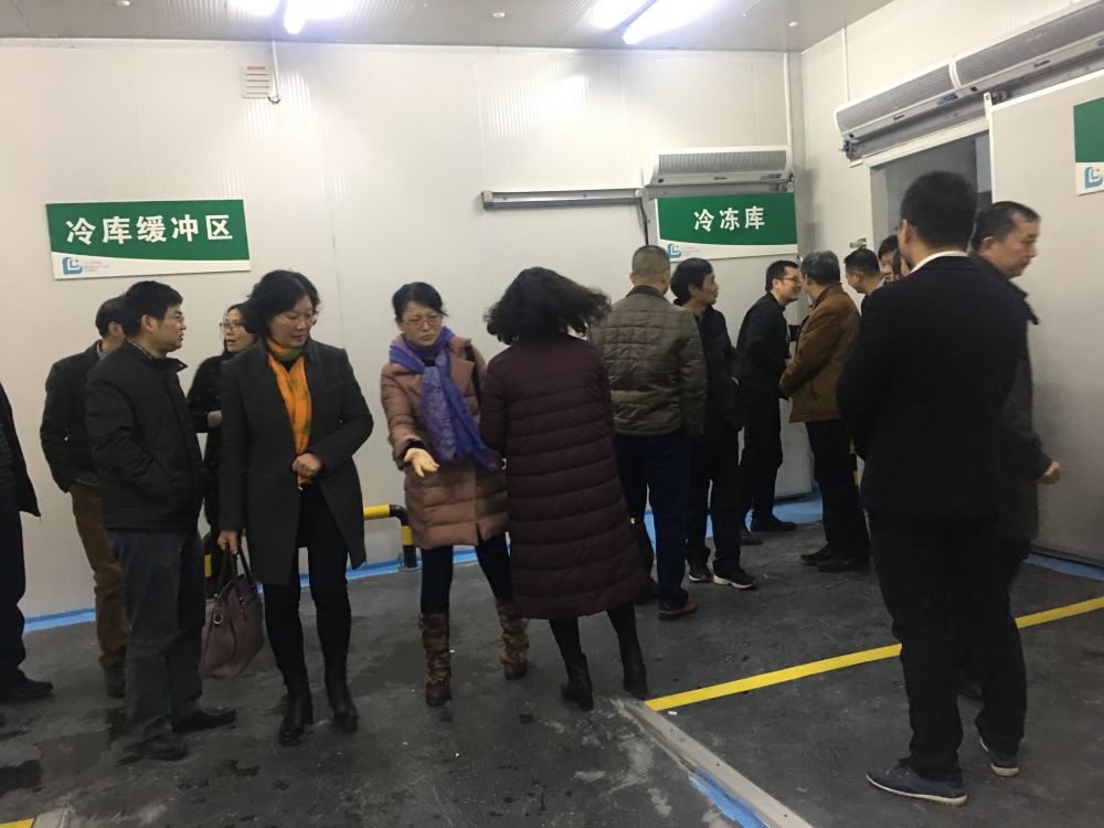  各大醫(yī)療機構(gòu)主任現(xiàn)場考察了我司的專業(yè)冷庫并現(xiàn)場提出了寶貴的建議。